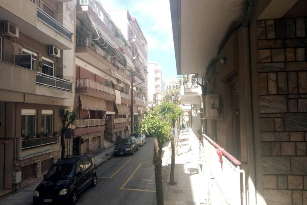 Elegant Central Apartment In Volos Exterior photo