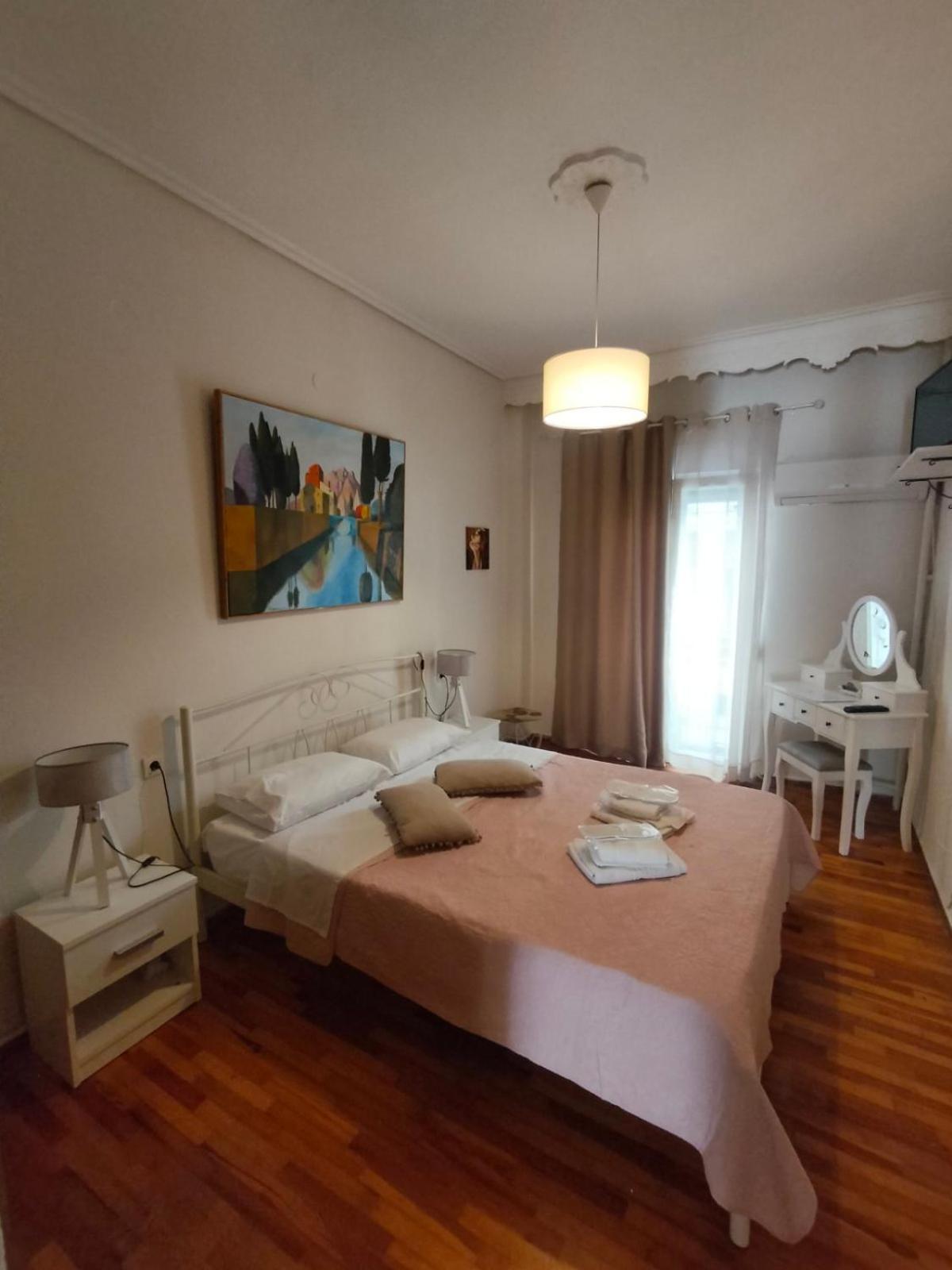 Elegant Central Apartment In Volos Exterior photo
